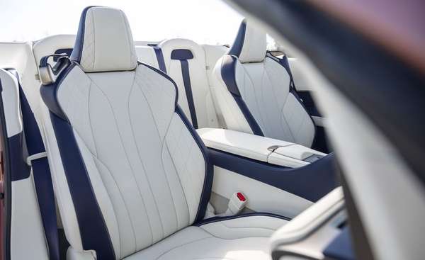 Lexus LC 2024 gây ấn tượng với thiết kế cabin lạ mắt