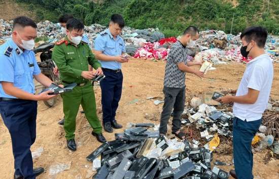 Yên Bái: Tiêu hủy 1.150 bao thuốc lá điếu nhập lậu các loại