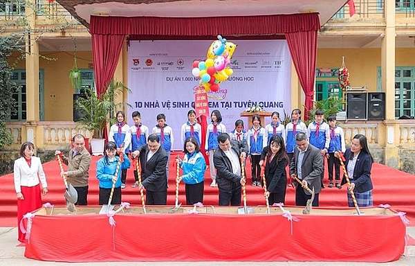 Tập đoàn TH vừa cùng Quỹ Vì Tầm Vóc Việt và các đơn vị phối hợp động thổ xây dựng 32 nhà vệ sinh trường học tại các tỉnh Tuyên Quang, Lào Cai và Lai Châu