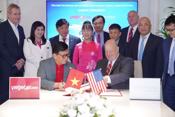 Vietjet và Tập đoàn tài chính Carlyle ký kết Thoả thuận tài trợ tàu bay trị giá 550 triệu USD nhân chuyến thăm chính thức của Tổng thống Hoa Kỳ Joe Biden đến Việt Nam (ảnh: T.L) 