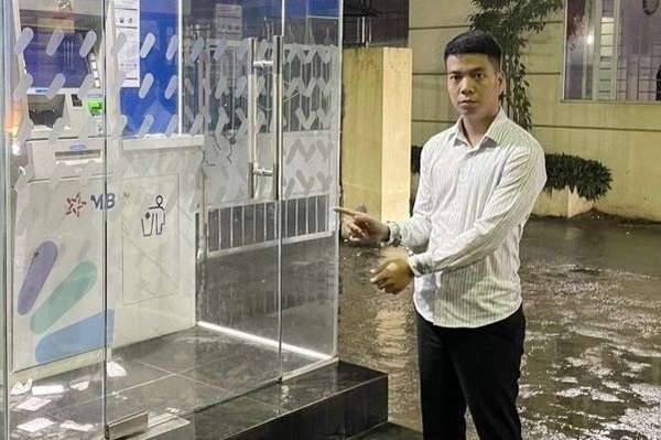 Hà Nội: Du khách nước ngoài bị lái xe “taxi dù” rút trộm tiền trong thẻ ATM