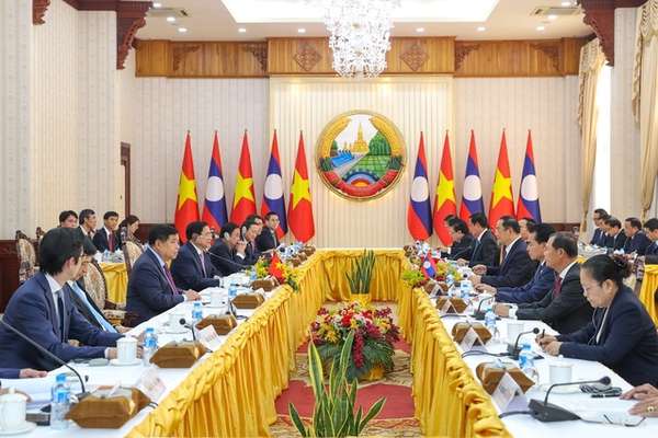 Thủ tướng Chính phủ Phạm Minh Chính chúc mừng Lào tổ chức thành công Hội nghị Uỷ hội sông Mekong quốc tế lần thứ 4, qua đó góp phần nâng cao vai trò và vị thế của Lào trong khu vực - Ảnh: VGP