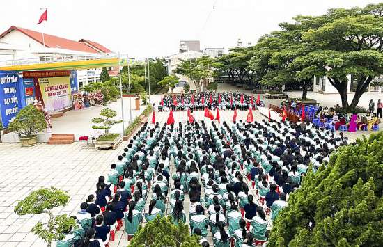 Tỉnh Lâm Đồng trao 200 suất học bổng tặng học sinh nghèo tại Lễ Khai giảng