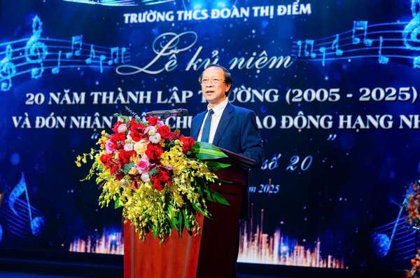 THCS Đoàn Thị Điểm tổ chức lễ kỷ niệm 20 năm thành lập và long trọng đón nhận Huân chương Lao động hạng Nhì