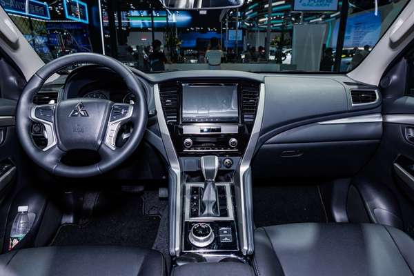 Mitsubishi Pajero Sport: SUV sở hữu khả năng off road ấn tượng trong phân khúc