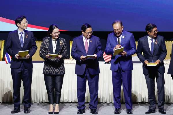 Thủ tướng cùng các nhà lãnh đạo ký Tuyên bố 'ASEAN 2045: Tương lai chung của chúng ta'- Ảnh 3. Thủ tướng cùng các nhà lãnh đạo ký Tuyên bố 'ASEAN 2045: Tương lai chung của chúng ta'- Ảnh 3.