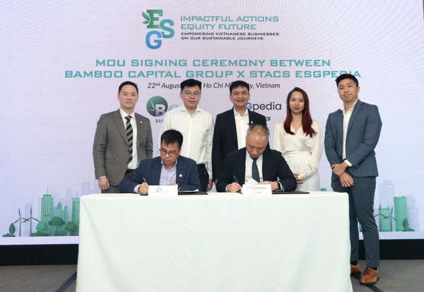 Ông Phạm Minh Tuấn - Phó Chủ tịch Tập đoàn Bamboo Capital và Ông Benjamin Soh - Đồng sáng lập kiêm Giám đốc điều hành STACS - cùng ký kết thỏa thuận hợp tác
