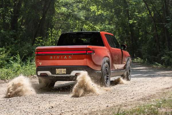 Rivian R1T 2023: Ô tô bán tải điện lọt qua vòng thử nghiệm nhanh nhất