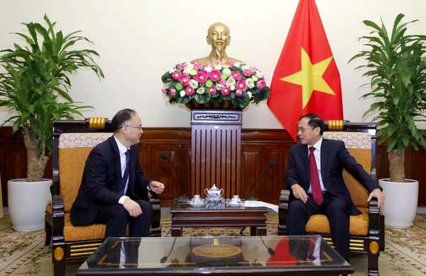 Việt Nam nhất quán coi phát triển quan hệ láng giềng hữu nghị với Trung Quốc là ưu tiên hàng đầu