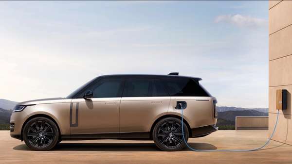 Range Rover hé lộ chiếc SUV điện đầu tiên được sản xuất để lội nước