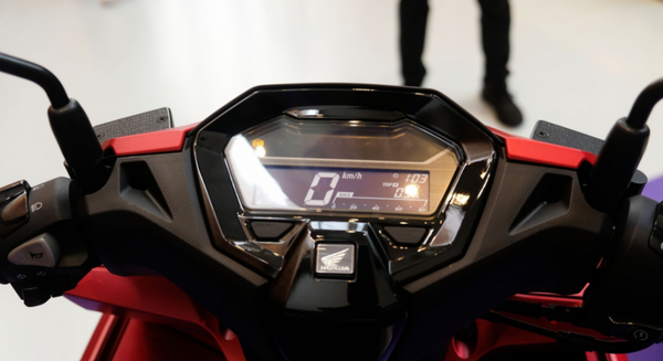 Xe máy Honda Vario 160 2023 quay đầu trượt giá: “Chung mâm” với Honda Air Blade