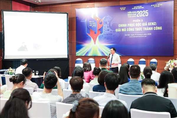 Giám đốc Trung tâm Phát triển Truyền thông Báo Nhân Dân, ông Ngô Việt Anh, phát biểu tham luận tại phiên 3 Chinh phục độc giả GenZ_1