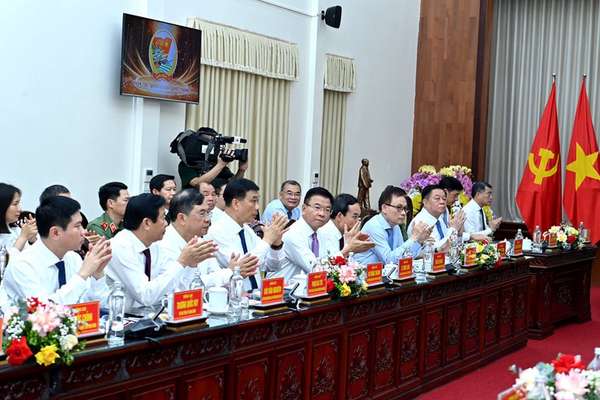 Các đồng chí lãnh đạo Đảng, Nhà nước và các đại biểu tham dự buổi làm việc. (Ảnh: ĐĂNG KHOA) a8-bnd-7872.jpg