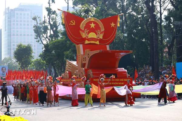 Kỷ niệm trọng thể 50 năm Giải phóng miền Nam, thống nhất đất nước- Ảnh 21. Kỷ niệm trọng thể 50 năm Giải phóng miền Nam, thống nhất đất nước- Ảnh 21.