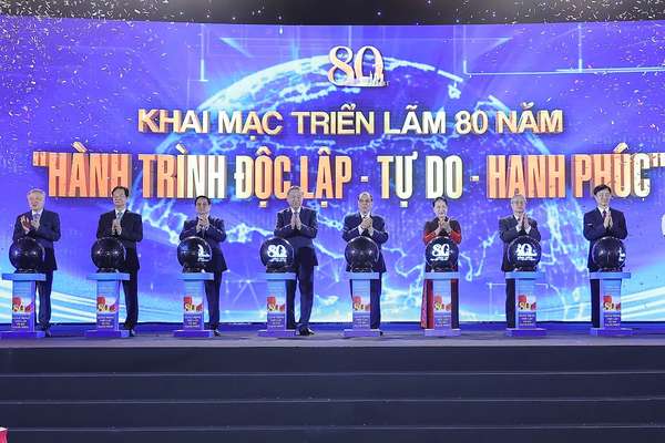 TỔNG THUẬT: Khai mạc trọng thể Triển lãm thành tựu đất nước “80 năm hành trình Độc lập - Tự do - Hạnh phúc”- Ảnh 3. TỔNG THUẬT: Khai mạc trọng thể Triển lãm thành tựu đất nước “80 năm hành trình Độc lập - Tự do - Hạnh phúc”- Ảnh 3.