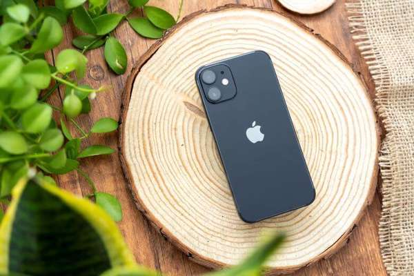 iphone2.jpg