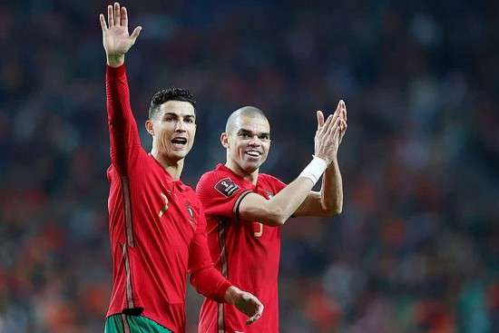 Pepe, Ronaldo những “cỗ máy” bền bỉ giúp Bồ Đào Nha vào vòng 1/8