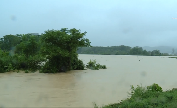 Lãnh đạo tỉnh Thanh Hóa kiểm tra công tác ứng phó và khắc phục thiệt hại do mưa lớn