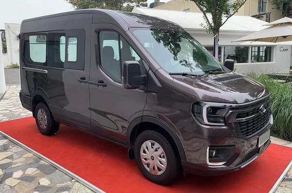 Ford Transit 2024 nhận cọc tại Việt Nam: Giá dự kiến từ 889 - 949 triệu đồng