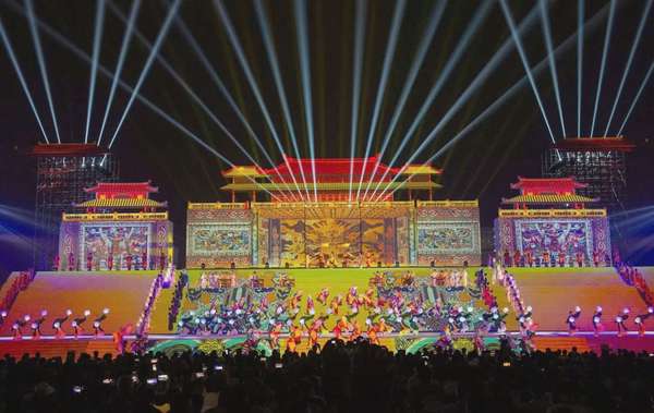 Khai mạc Festival Ninh Bình lần thứ 3: 'Dòng chảy di sản'