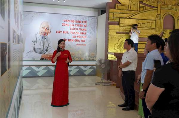 báo chí cách mạng 2