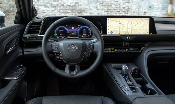 Toyota Camry 2024 lần đầu lộ thiết kế mới “hút hồn”: Cuộc thay đổi đầy tham vọng