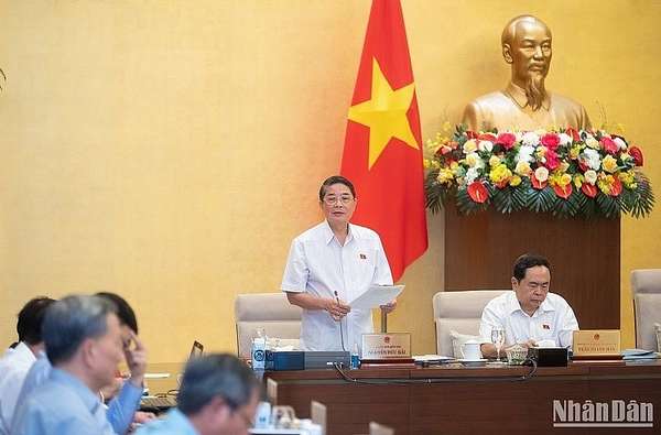 Phó Chủ tịch Quốc hội Nguyễn Đức Hải điều hành nội dung thảo luận về dự án Luật Viễn thông (sửa đổi) sáng 24/8. (Ảnh: DUY LINH)