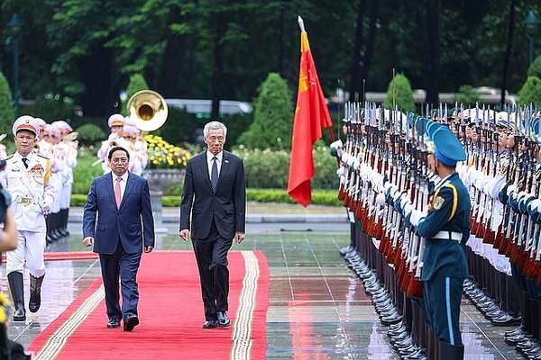 Hai Thủ tướng duyệt đội danh dự Quân đội Nhân dân Việt Nam - Ảnh: VGP/Nhật Bắc