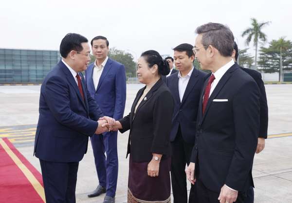 Chủ tịch Quốc hội Vương Đình Huệ lên đường dự Hội nghị cấp cao Quốc hội 3 nước Campuchia - Lào - Việt Nam