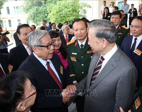 Tổng Bí thư: Trí thức, nhà khoa học, văn nghệ sĩ tiếp tục là lực lượng tiên phong mở đường cho dân tộc tiến lên mạnh mẽ- Ảnh 5. Tổng Bí thư: Trí thức, nhà khoa học, văn nghệ sĩ tiếp tục là lực lượng tiên phong mở đường cho dân tộc tiến lên mạnh mẽ- Ảnh 5.
