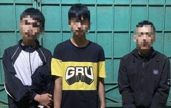 Ba thanh thiếu niên giả danh công an đi cướp