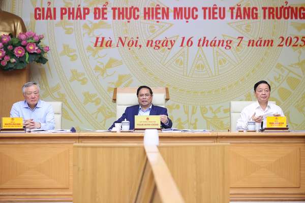 Thủ tướng: Tăng trưởng 8,3-8,5% năm 2025 không là 'mục tiêu bất khả thi'- Ảnh 2. Thủ tướng: Tăng trưởng 8,3-8,5% năm 2025 không là 'mục tiêu bất khả thi'- Ảnh 2.