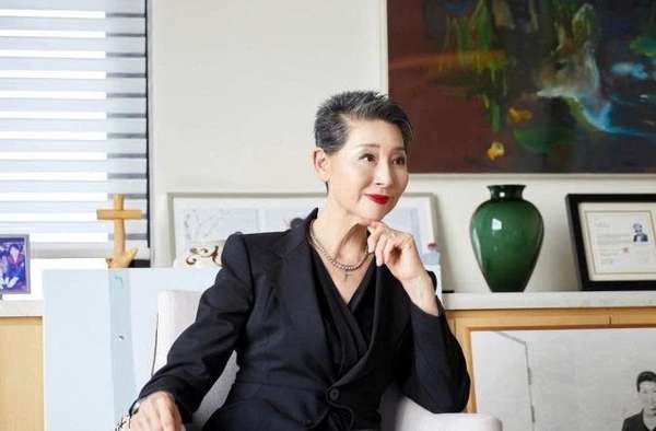 Chủ tịch tập đoàn Sunghoo, bà Kim Sung-joo
