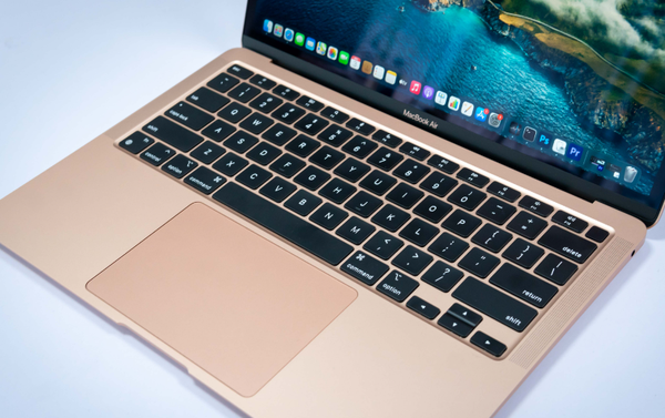 "Ngỡ ngàng" trước chiếc MacBook "sang - xịn - mịn" nhưng giá rẻ không tưởng