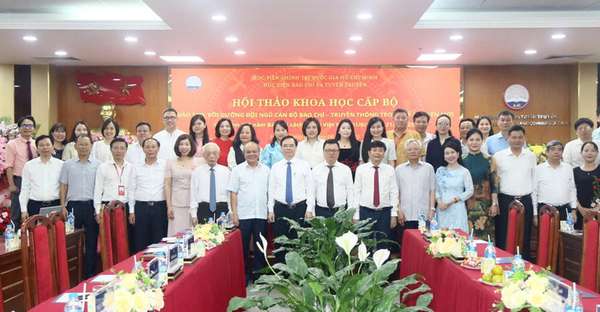 Các đại biểu tham dự hội thảo. (Ảnh: THÚY HẰNG) z6680831323344-afea1ac59e66188d8e42a41b3361e657.jpg