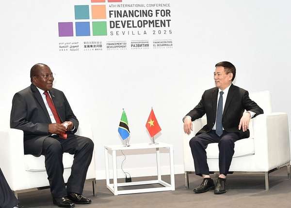 Phó Thủ tướng Chính phủ Hồ Đức Phớc gặp Phó Tổng thống Tanzania Philip Isdor Mpango