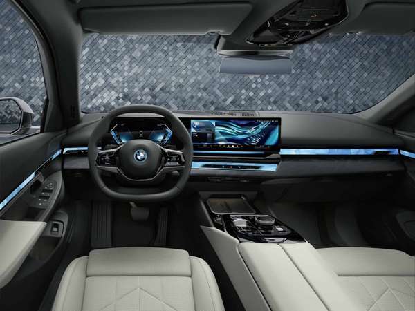 BMW 5 Series hoàn toàn mới hiện đã có sẵn hệ truyền động plug-in hybrid