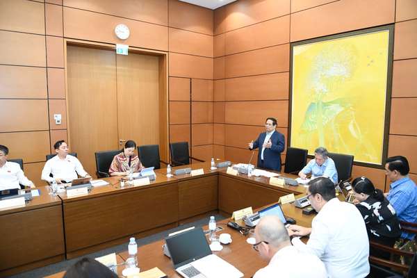 Thủ tướng: Thế giới giảm tăng trưởng nhưng Việt Nam phấn đấu đạt mức cao- Ảnh 3. Thủ tướng: Thế giới giảm tăng trưởng nhưng Việt Nam phấn đấu đạt mức cao- Ảnh 3.