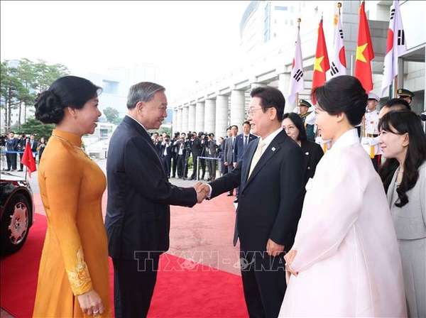 Tổng thống Hàn Quốc chủ trì Lễ đón trọng thể Tổng Bí thư Tô Lâm và Phu nhân- Ảnh 1. Tổng thống Hàn Quốc chủ trì Lễ đón trọng thể Tổng Bí thư Tô Lâm và Phu nhân- Ảnh 1.