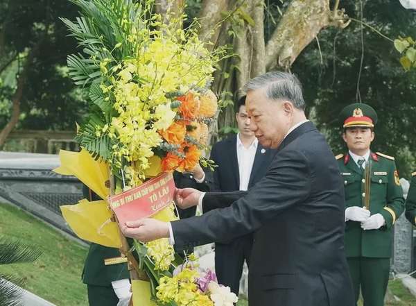 Tổng Bí thư dâng hương tại Di tích Ngã ba Đồng Lộc