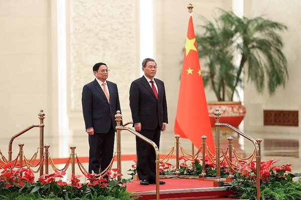 Lễ đón chính thức Thủ tướng Phạm Minh Chính và Đoàn đại biểu cấp cao Việt Nam được tổ chức trọng thể tại Đại lễ đường Nhân dân ở Thủ đô Bắc Kinh, do Thủ tướng Trung Quốc Lý Cường chủ trì - Ảnh: VGP/Nhật Bắc