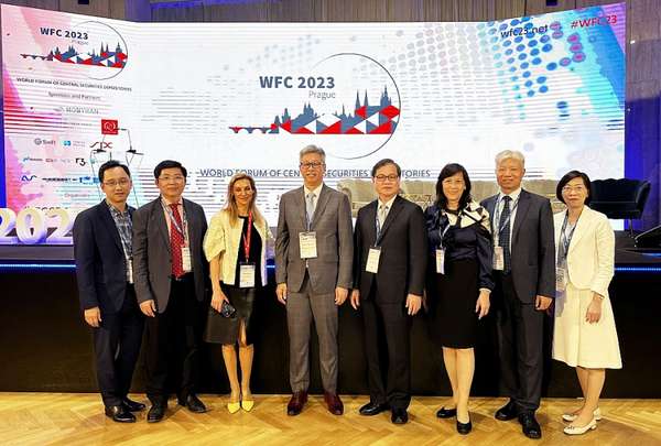 Đoàn đại biểu VSD và đại diện các tổ chức lưu ký thành viên WFC