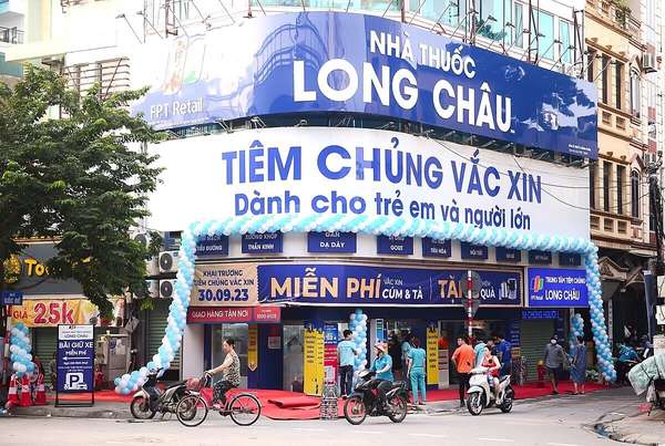 Thị trường vắc xin Việt Nam bùng nổ: VNVC và Long Châu cạnh tranh khốc liệt