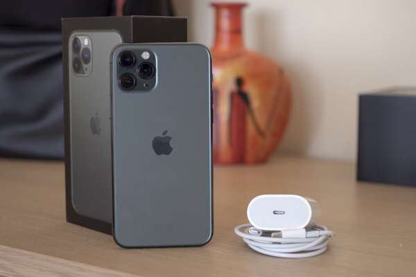 Phone 11 Pro khai xuân với giá rẻ bất ngờ: Trang bị ngang cơ iPhone 15