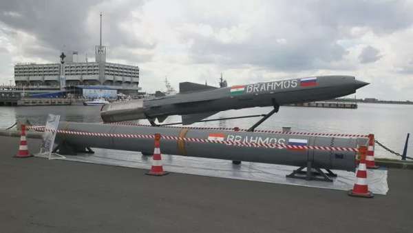 Bản tin quân sự 20/1: Philippines mua thêm tên lửa BrahMos