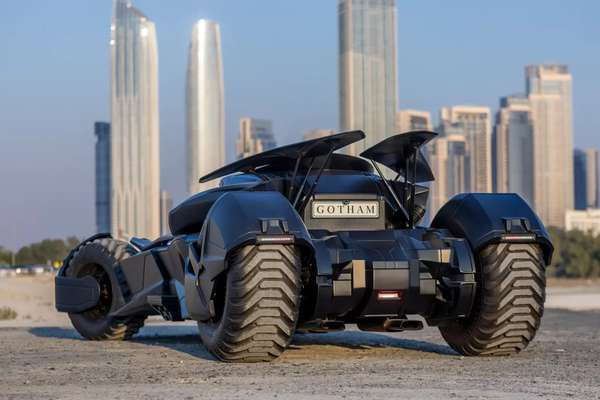 xe batman đằng sau