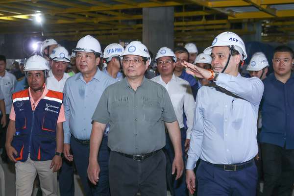 Thủ tướng lần thứ 8 kiểm tra sân bay Long Thành, yêu cầu cơ bản hoàn thành vào 19/12/2025- Ảnh 4. Thủ tướng lần thứ 8 kiểm tra sân bay Long Thành, yêu cầu cơ bản hoàn thành vào 19/12/2025- Ảnh 4.