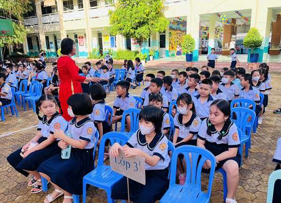 TP. Hồ Chí Minh: Giáo viên không được trực tiếp thu, chi tiền