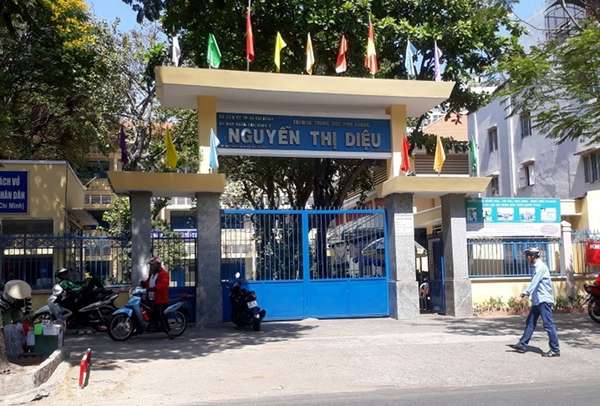 Thực hư việc bảo vệ và giáo viên nước ngoài “tác động vật lý” ở cổng Trường THPT Nguyễn Thị Diệu