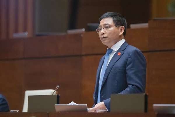 Bộ trưởng Bộ Tài chính Nguyễn Văn Thắng phát biểu giải trình ý kiến của các ĐBQH